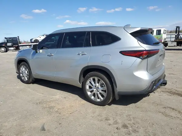 5TDXBRCHXPS585837 2023 TOYOTA HIGHLANDER - Image 2