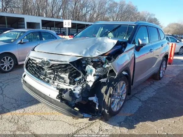 5TDXBRCHXSS659072 2025 TOYOTA HIGHLANDER - Image 2