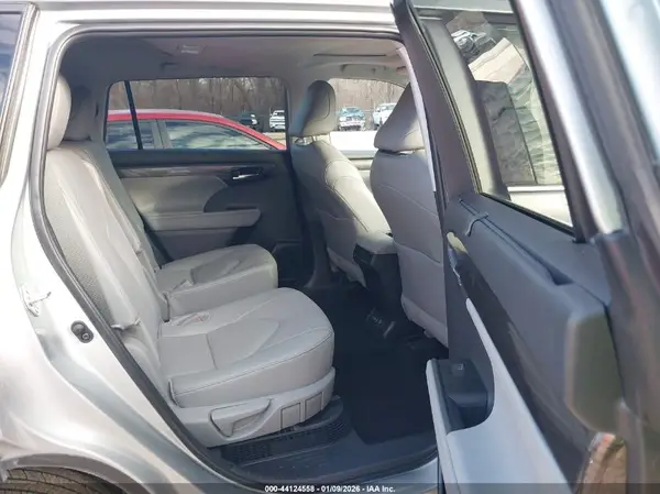 5TDXBRCHXSS659072 2025 TOYOTA HIGHLANDER - Image 8