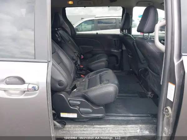 5TDXK3DC0GS695764 2016 TOYOTA SIENNA - Image 8