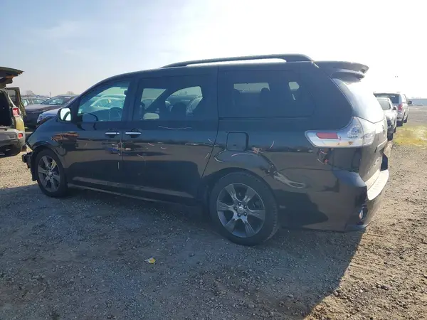 5TDXK3DC0GS703278 2016 TOYOTA SIENNA - Image 2
