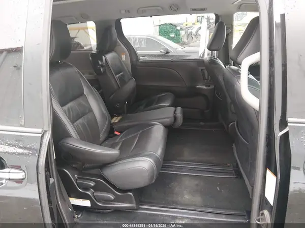 5TDXK3DC0GS710053 2016 TOYOTA SIENNA - Image 8