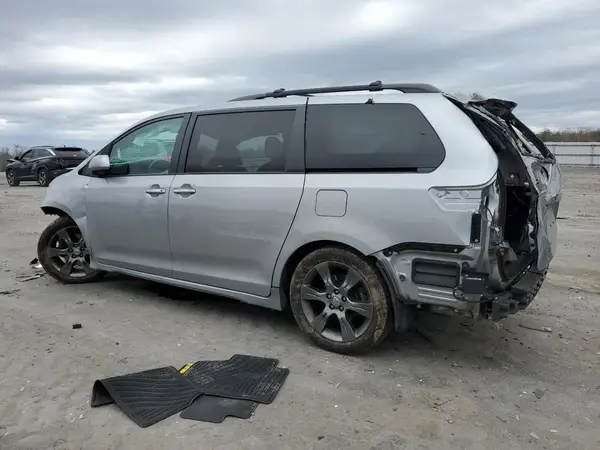 5TDXK3DC0GS725247 2016 TOYOTA SIENNA - Image 2