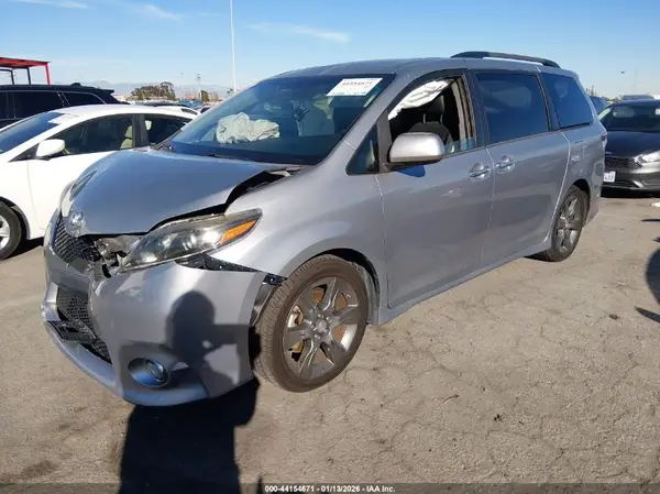 5TDXK3DC0GS730013 2016 TOYOTA SIENNA - Image 2