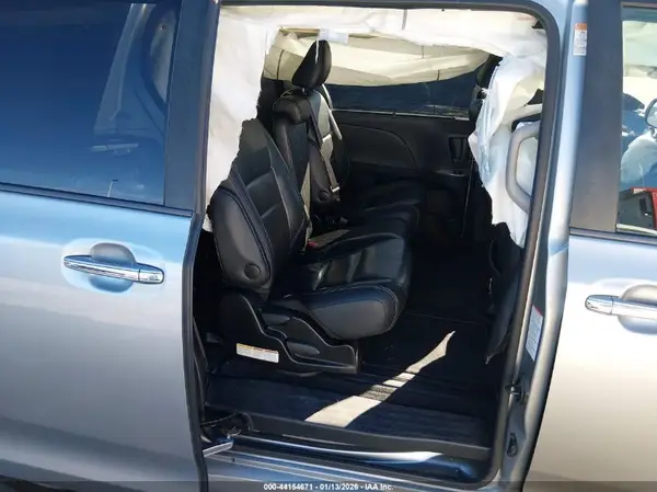 5TDXK3DC0GS730013 2016 TOYOTA SIENNA - Image 8