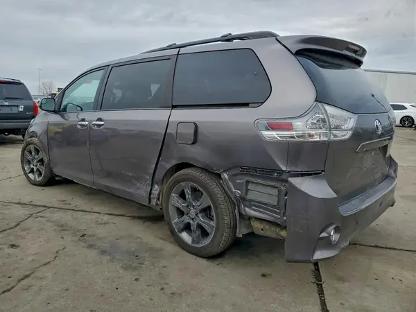 5TDXK3DC0GS737785 2016 TOYOTA SIENNA - Image 2