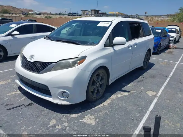 5TDXK3DC0GS747197 2016 TOYOTA SIENNA - Image 2