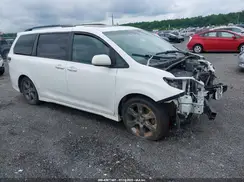 5TDXK3DC0GS762640 2016 TOYOTA SIENNA