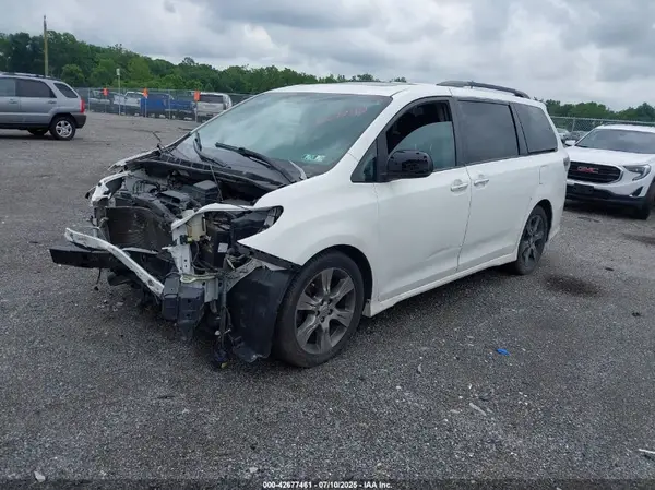 5TDXK3DC0GS762640 2016 TOYOTA SIENNA - Image 2