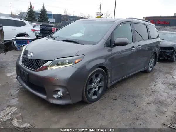 5TDXK3DC1GS692453 2016 TOYOTA SIENNA - Image 2