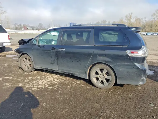 5TDXK3DC1GS696311 2016 TOYOTA SIENNA - Image 2