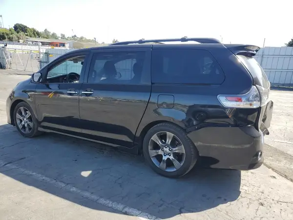 5TDXK3DC1GS699645 2016 TOYOTA SIENNA - Image 2