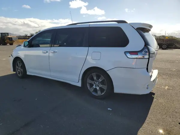 5TDXK3DC1GS708523 2016 TOYOTA SIENNA - Image 2