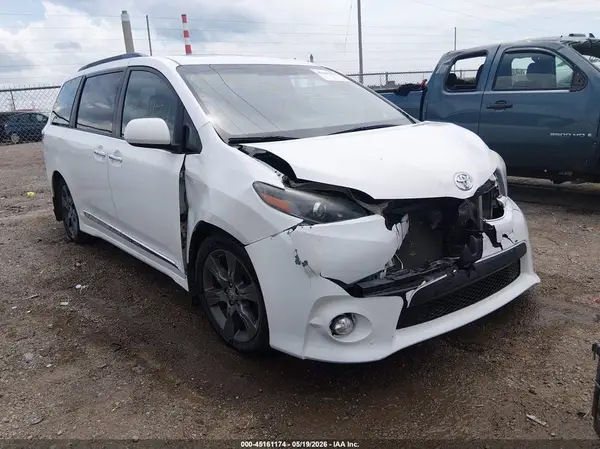 5TDXK3DC1GS712443 2016 TOYOTA SIENNA - Image 1