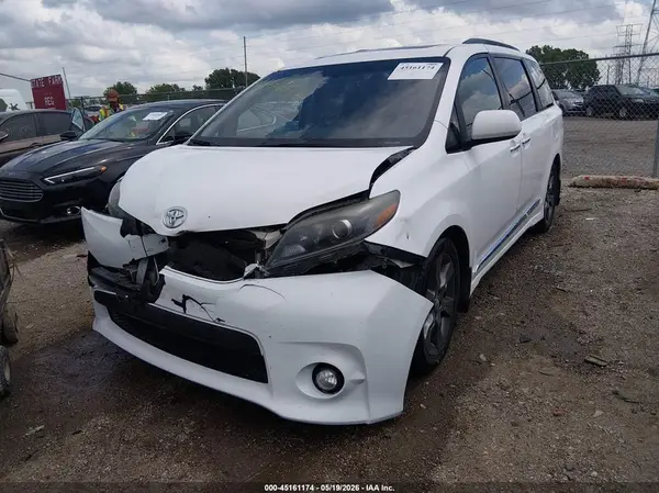 5TDXK3DC1GS712443 2016 TOYOTA SIENNA - Image 2