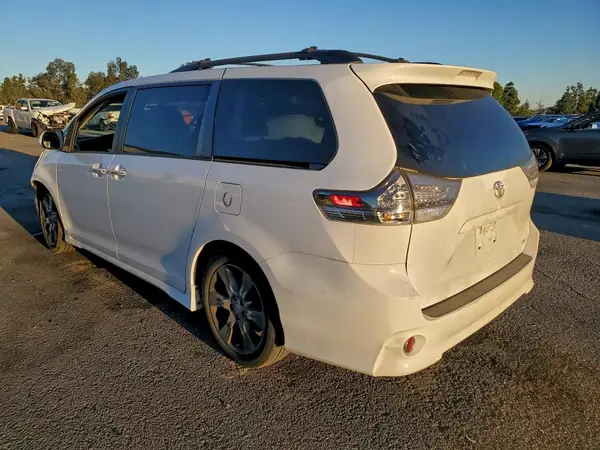 5TDXK3DC1GS722969 2016 TOYOTA SIENNA - Image 2