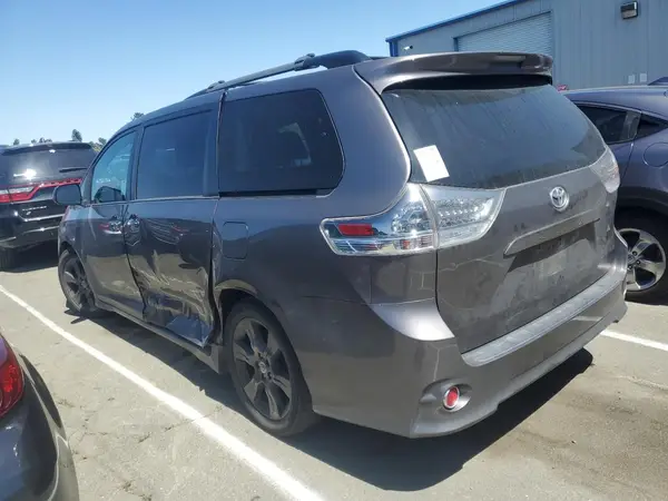 5TDXK3DC1GS729890 2016 TOYOTA SIENNA - Image 2