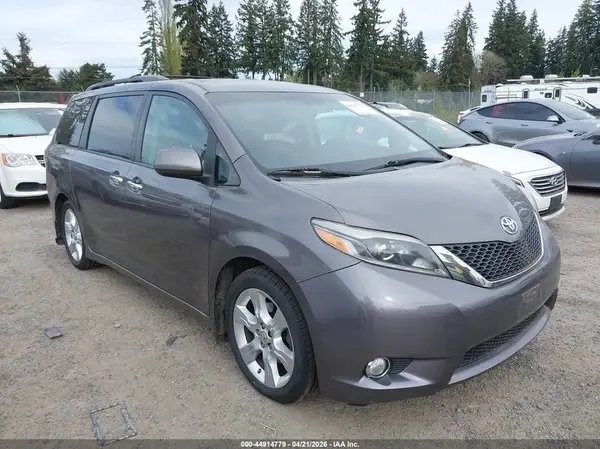 5TDXK3DC1GS736662 2016 TOYOTA SIENNA - Image 1