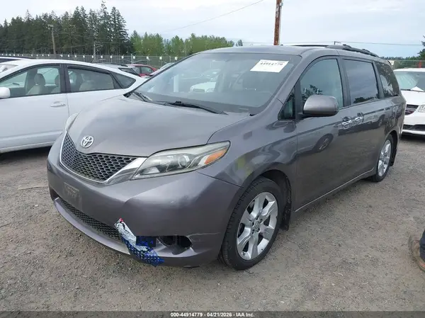 5TDXK3DC1GS736662 2016 TOYOTA SIENNA - Image 2