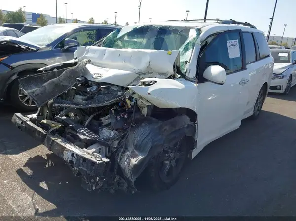 5TDXK3DC1GS748908 2016 TOYOTA SIENNA - Image 2