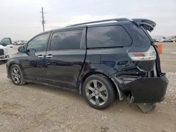 5TDXK3DC1GS757995 2016 TOYOTA SIENNA - Image 2