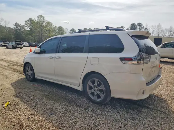 5TDXK3DC1GS766289 2016 TOYOTA SIENNA - Image 2