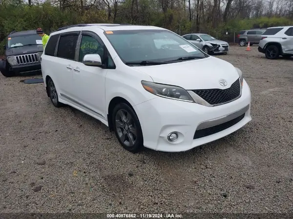 5TDXK3DC2GS715156 2016 TOYOTA SIENNA - Image 1