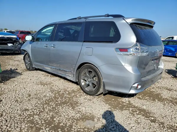 5TDXK3DC2GS723337 2016 TOYOTA SIENNA - Image 2