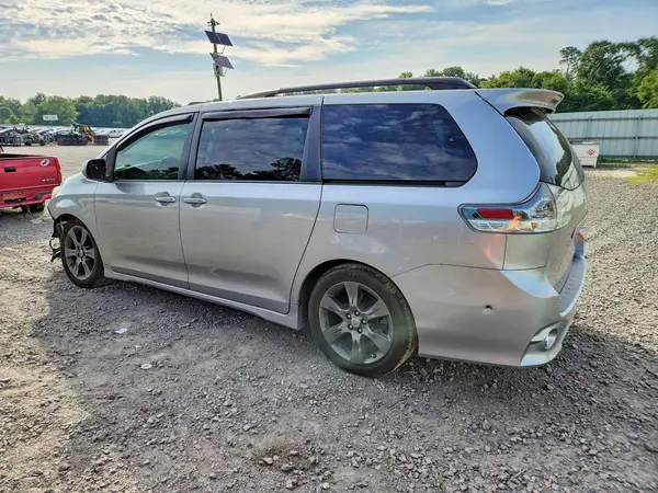 5TDXK3DC2GS728019 2016 TOYOTA SIENNA - Image 2