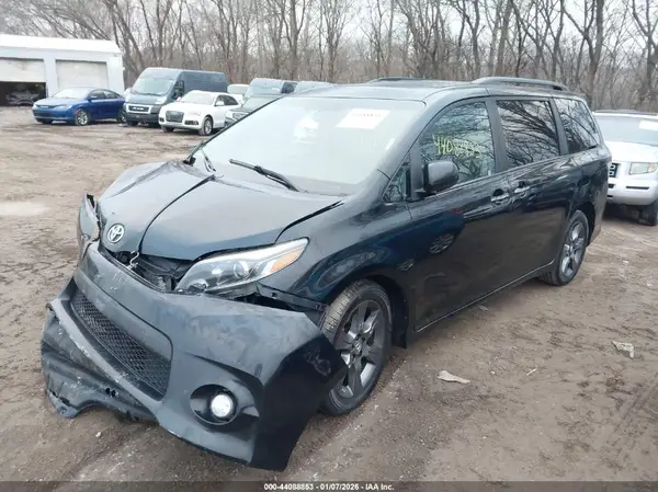 5TDXK3DC2GS746987 2016 TOYOTA SIENNA - Image 2