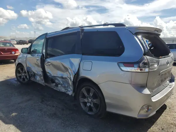 5TDXK3DC2GS750215 2016 TOYOTA SIENNA - Image 2