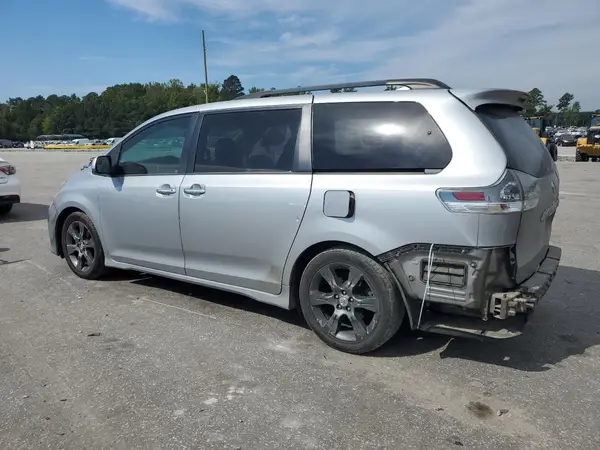 5TDXK3DC2GS750246 2016 TOYOTA SIENNA - Image 2