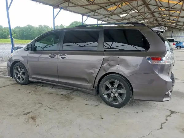 5TDXK3DC2GS752725 2016 TOYOTA SIENNA - Image 2