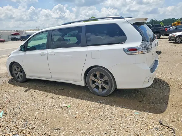 5TDXK3DC2GS763546 2016 TOYOTA SIENNA - Image 2
