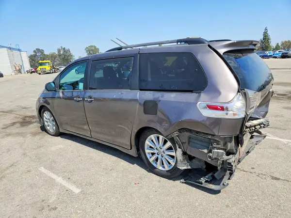 5TDXK3DC3GS698318 2016 TOYOTA SIENNA - Image 2