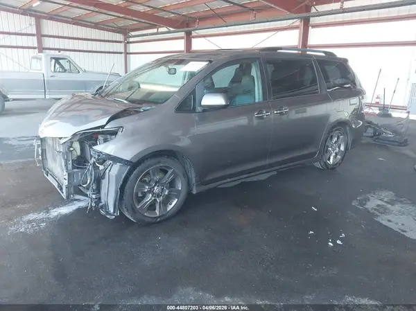 5TDXK3DC3GS710175 2016 TOYOTA SIENNA - Image 2
