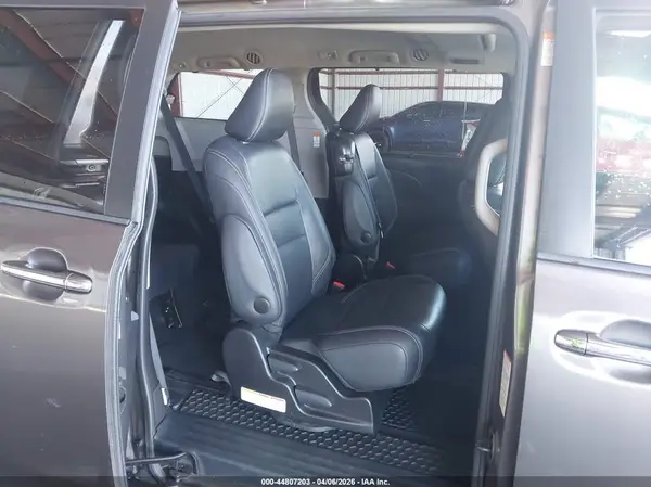 5TDXK3DC3GS710175 2016 TOYOTA SIENNA - Image 8
