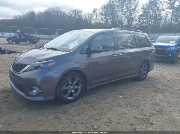 5TDXK3DC3GS711133 2016 TOYOTA SIENNA - Image 2