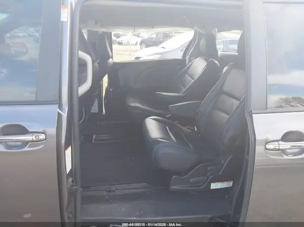 5TDXK3DC3GS711133 2016 TOYOTA SIENNA - Image 8