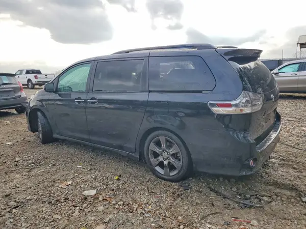 5TDXK3DC3GS715618 2016 TOYOTA SIENNA - Image 2