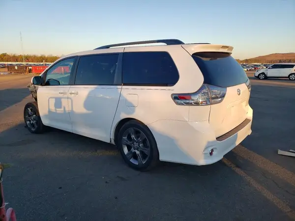 5TDXK3DC3GS715912 2016 TOYOTA SIENNA - Image 2