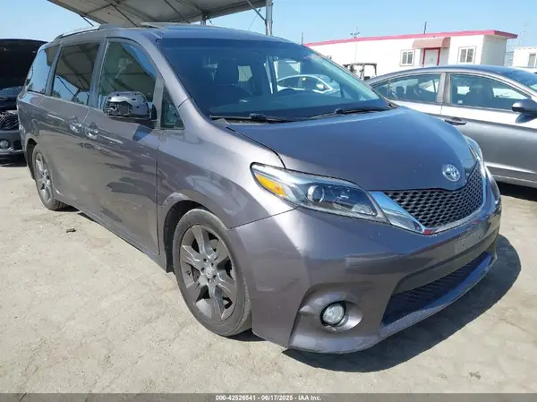 5TDXK3DC3GS727302 2016 TOYOTA SIENNA - Image 1