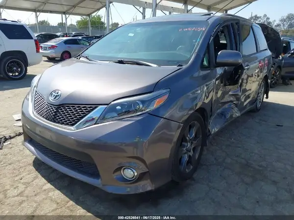 5TDXK3DC3GS727302 2016 TOYOTA SIENNA - Image 2