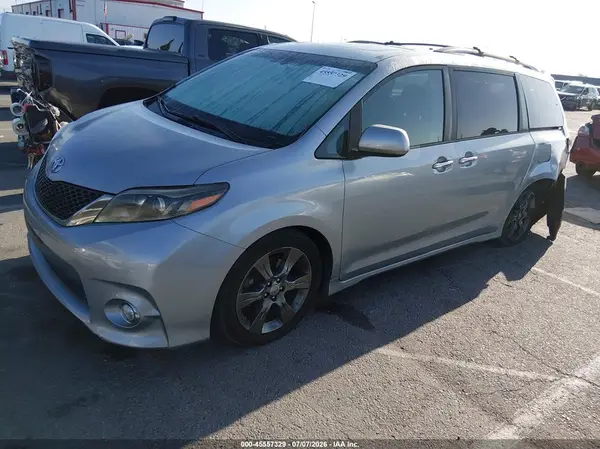 5TDXK3DC3GS730720 2016 TOYOTA SIENNA - Image 2