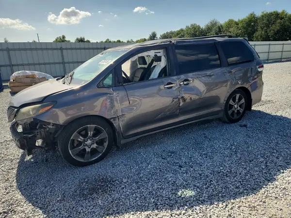5TDXK3DC3GS732080 2016 TOYOTA SIENNA - Image 1