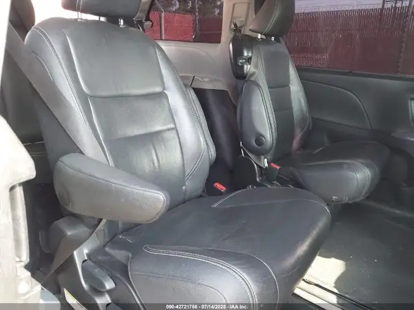 5TDXK3DC3GS732936 2016 TOYOTA SIENNA - Image 8