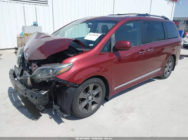 5TDXK3DC3GS744181 2016 TOYOTA SIENNA - Image 2