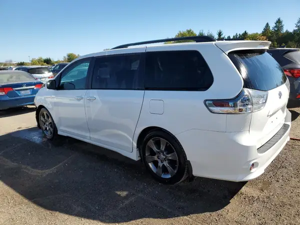 5TDXK3DC3GS762146 2016 TOYOTA SIENNA - Image 2