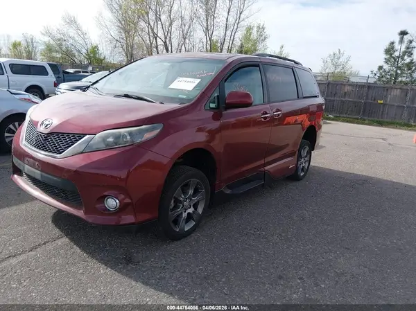 5TDXK3DC4GS695458 2016 TOYOTA SIENNA - Image 2