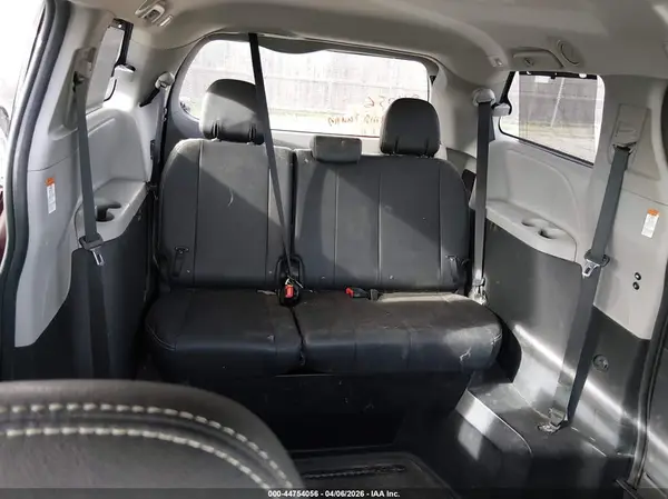 5TDXK3DC4GS695458 2016 TOYOTA SIENNA - Image 8